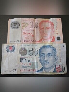 SINGAPORE 10 DOLLAR And 50 DOLLAR BANKNOTES.  CIRCULATED CONDITION